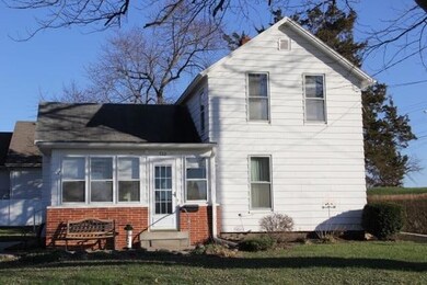 722 E 3rd St S, Newton, IA 50208 - photo 3