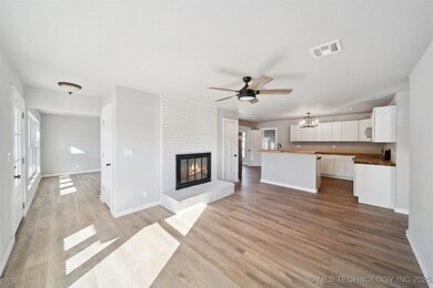 705 SE 14th St, Pryor, OK 74361 - photo 4