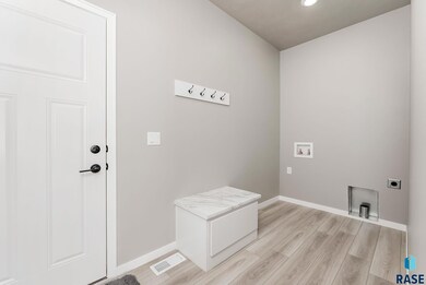 5108 E 65th St, Sioux Falls, SD 57108 - photo 3