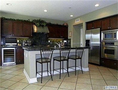 Gourmet Kitchen with island and stainless steel ap