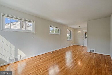 2236 Rollins Dr, Alexandria, VA 22307 - photo 7