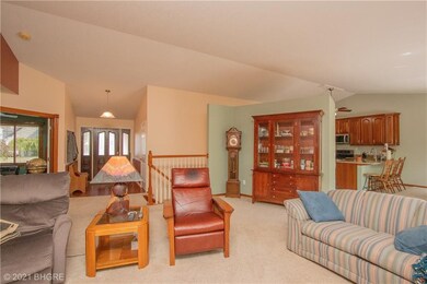 2513 E Leach Ave, Des Moines, IA 50320 - photo 4