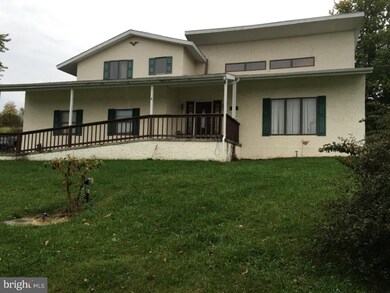 752 Penn Dr, Tamaqua, PA 18252 - photo 2