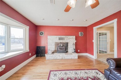 102 N Locust St, Dixon, MO 65459 - photo 4