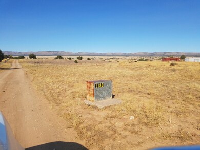25225 N Maraiah Ln, Paulden, AZ 86334 - photo 5