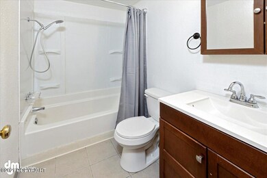 12-Bathroom-ELKO1399