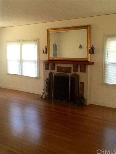 Living room with Fireplace