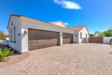 2557 E Locust Dr-5