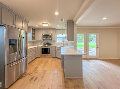 717 Mountain Laurel Ln, Bedford, TX 76021 - photo 4