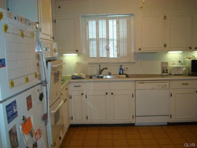 1449 Colgate Dr, Bethlehem, PA 18017 - photo 4