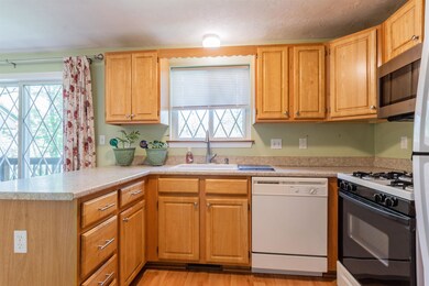 6 Lynn Dr, MerriMacK, NH 03054 - photo 5