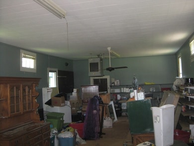 1203 Mecklenburg Ave, Victoria, VA 23974 - photo 7