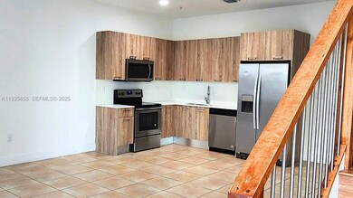 460 NE 35th Ct unit 4, Oakland Park, FL 33334 - photo 3