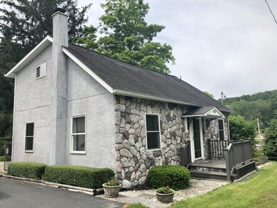 583 Cliff St, Honesdale, PA 18431 - photo 3