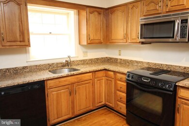 10808 Brewer House Rd, Rockville, MD 20852 - photo 3