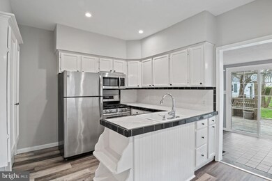 521 E Montgomery Ave, North Wales, PA 19454 - photo 5