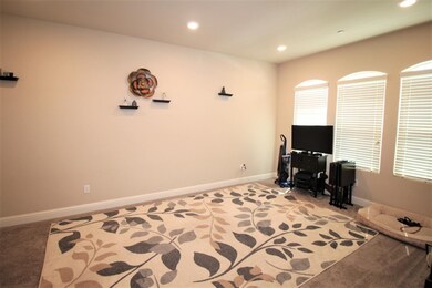 3330 N Pearwood Ave, Fresno, CA 93727 - photo 2