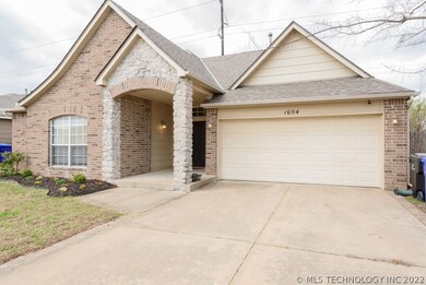 1604 S Narcissus Place, Broken Arrow, OK 74012 - photo 3