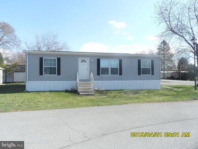 11218 Lakeside Dr, Hagerstown, MD 21740 - photo 2