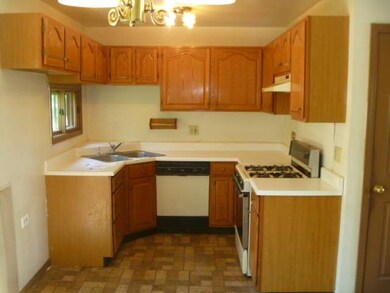 121 Bolz Rd, Carpentersville, IL 60110 - photo 3