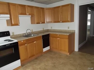 2030 Hanover Ave unit 1st Flr, Allentown, PA 18109 - photo 3