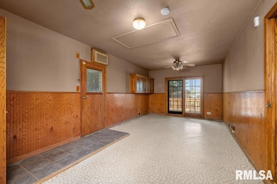 6127 Fair Ave, Davenport, IA 52806 - photo 6