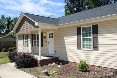 565 Hoyle St, Lincolnton, NC 28092 - photo 2