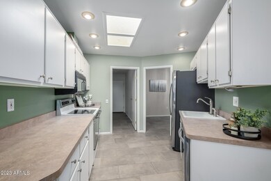 11010 W Thunderbird Blvd, Sun City, AZ 85351 - photo 6