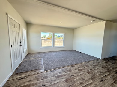 946 SE 10th St unit 60, Madras, OR 97741 - photo 4