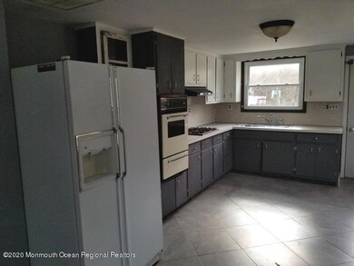 352-770690 Kitchen 3