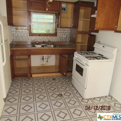 211 W Washington Ave, Copperas Cove, TX 76522 - photo 5