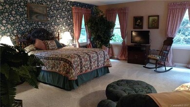 Master SuiteAll carpet is new!