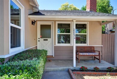 22054 Dumetz Rd, Woodland Hills, CA 91364 - photo 2