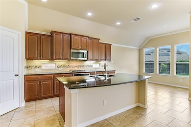 Kitchen with vaulted ceiling, backsplash, ornamen