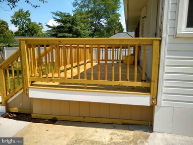 8126 Gavin St, New Carrollton, MD 20784 - photo 4