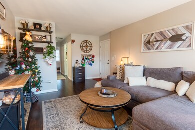 358 Woodview Cir unit B, Elgin, IL 60120 - photo 3