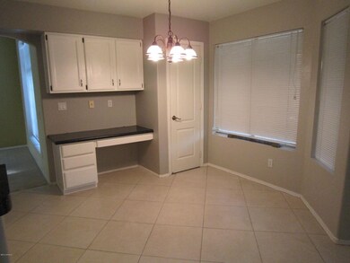 C-kitchen-eat-in-dining-area