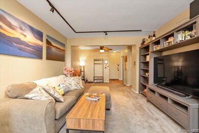 80-35 Springfield Blvd unit 4F, Oakland Gardens, NY 11364 - photo 3