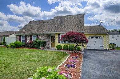 22 Newtons Corner Howell NJ-large-004-31