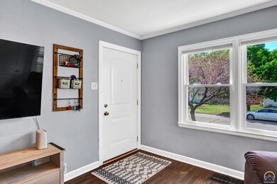 828 SW Wayne Ave, Topeka, KS 66606 - photo 2