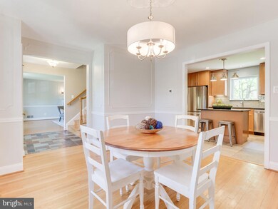 611 Manor Dr NE, Vienna, VA 22180 - photo 4