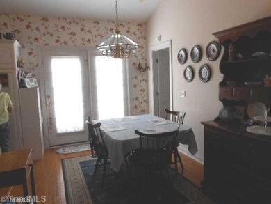Kitchen. Kitchen Eating Area.