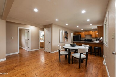 1039 N 29th St-15