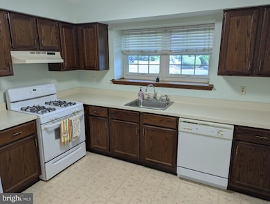 11 Fairfax Ct unit 22172, Bordentown, NJ 08505 - photo 7