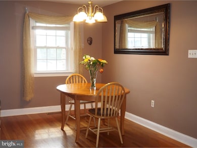28 Center Ave, Burlington, NJ 08016 - photo 4