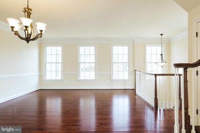 10601 Yorktown Dr, Fairfax, VA 22030 - photo 2