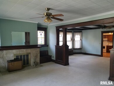 1109 W Locust St, Davenport, IA 52804 - photo 2