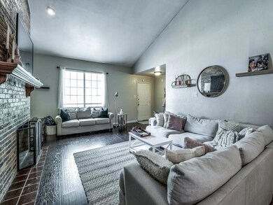 124-126 Hollyhill Ln, Denton, TX 76205 - photo 4