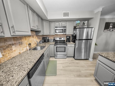 World Plaza North unit 8D, Hackensack, NJ 07601 - photo 4