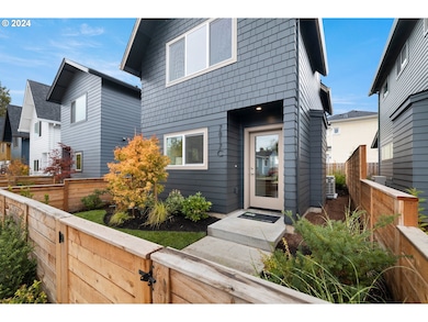 7817 N Portsmouth Ave unit C, Portland, OR 97203 - photo 2